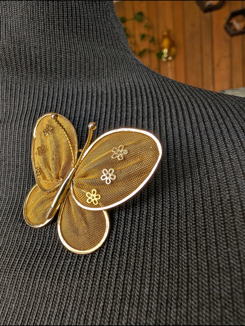 Vintage Brooch Gold Tone Metal Mesh Butterfly Pin Floral Wings 2.25